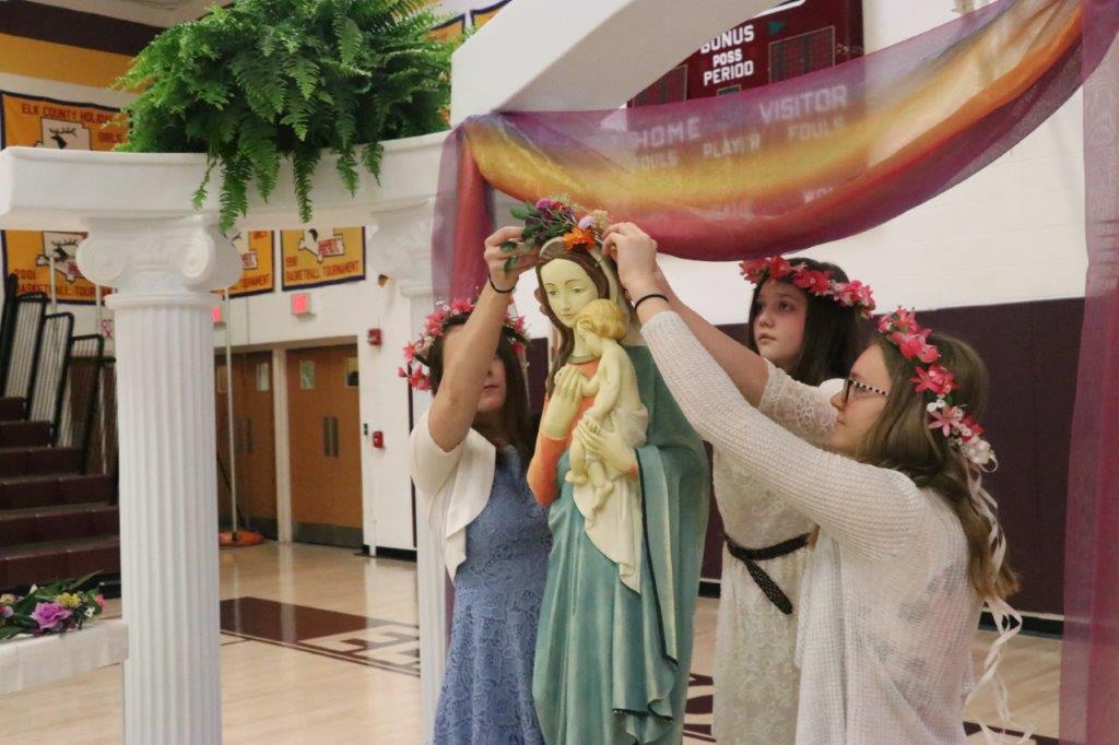 ECCSS holds May Crowning ceremonies