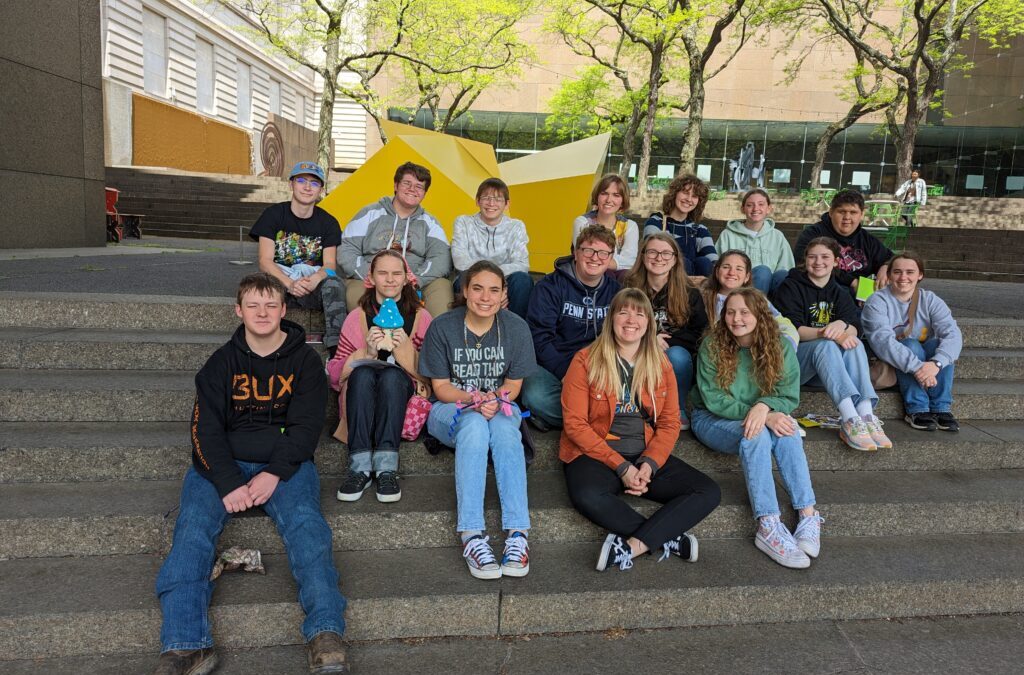 Crusaders with heART Club Visits Carnegie Art Museum